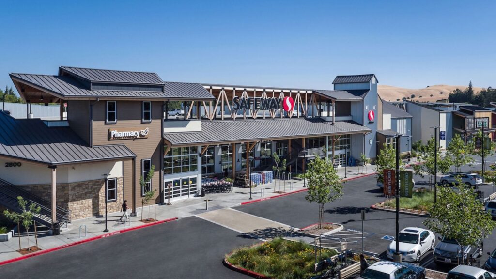 Orchards at Walnut Creek Shopping Center: Enhancing Ambiance with Leotek's Arieta® and Eseta™ Lighting Solutions