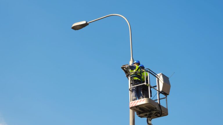 LED 路燈 ROI 怎麼算？ 節能、維修與營運成本全分析